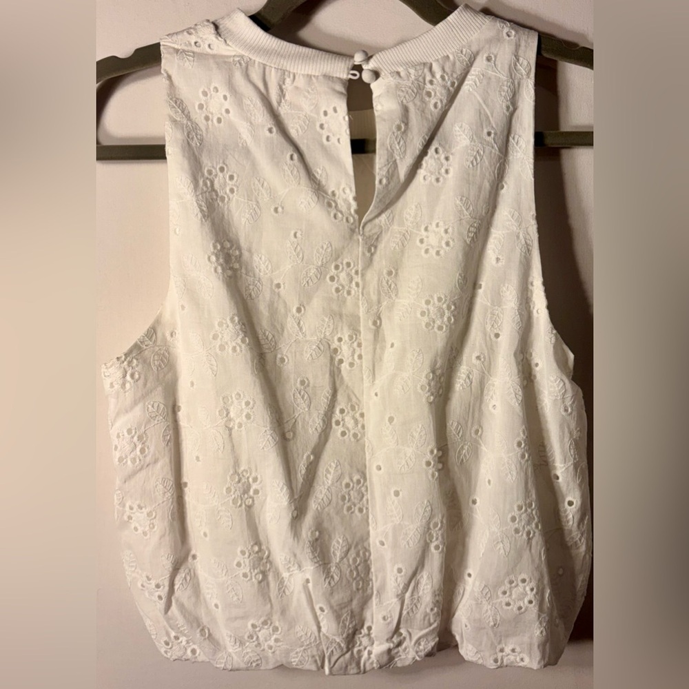 Hem & Thread White Eyelet Floral Sleeveless Boho Top NWT S - Picture 2 of 9